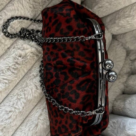 Wild Elegance – Natural Wool Clutch with Leopard Print - Picture 6 of 6